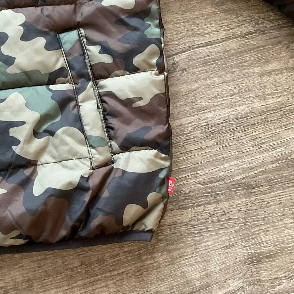 Levis levis hooded